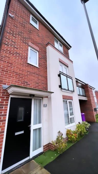 3 Stories, 5 Bedroom House In Prime Location With Balcony And Shared Garden Liverpool Exterior photo