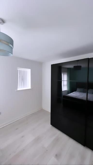 3 Stories, 5 Bedroom House In Prime Location With Balcony And Shared Garden Liverpool Exterior photo